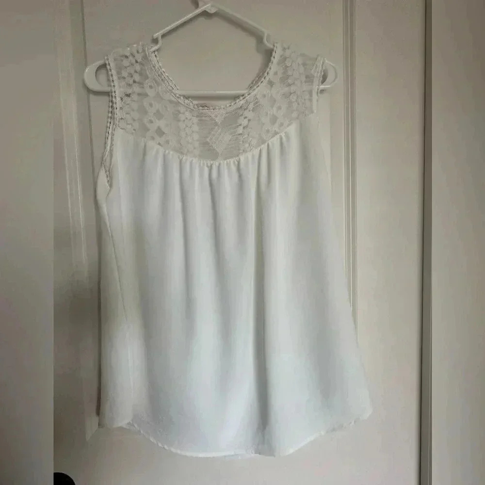 Hailey & Co, white blouse with lace detail, size small